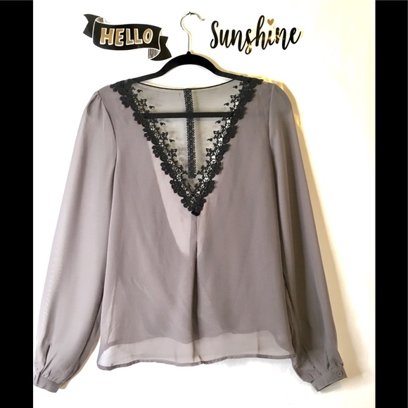 NWOT Beautiful Romantic Lace Backless Blouse - Picture 2 of 8